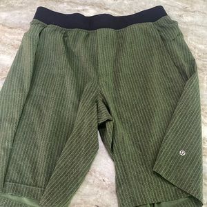 Men’s Lululemon shorts - size large - 11” inseam